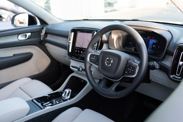 2026 Volvo XC40 XZ Ultra B4 Dark SUV Image 14