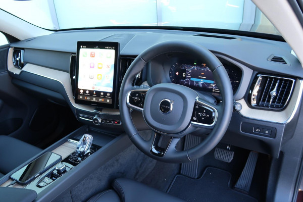 2025 Volvo XC60 UZ Plus T8 Plug-in Hybrid Dark SUV Image 25