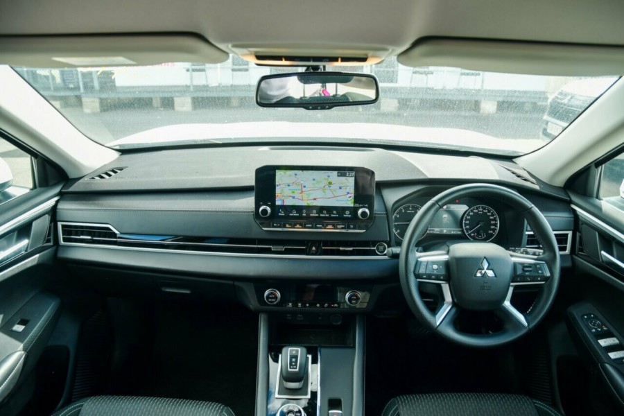 2024 Mitsubishi Outlander ZM LS SUV Image 18