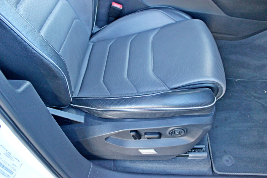 2020 MY21 Volkswagen Touareg CR V8 TDI R-Line SUV Image 15