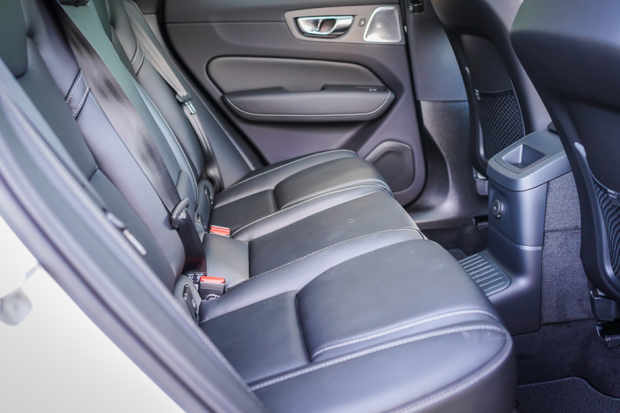 2025 Volvo XC60 Ultra T8 Plug-In Hybrid SUV Image 28