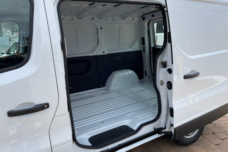 2024 Renault Trafic X82 Pro Van Image 8