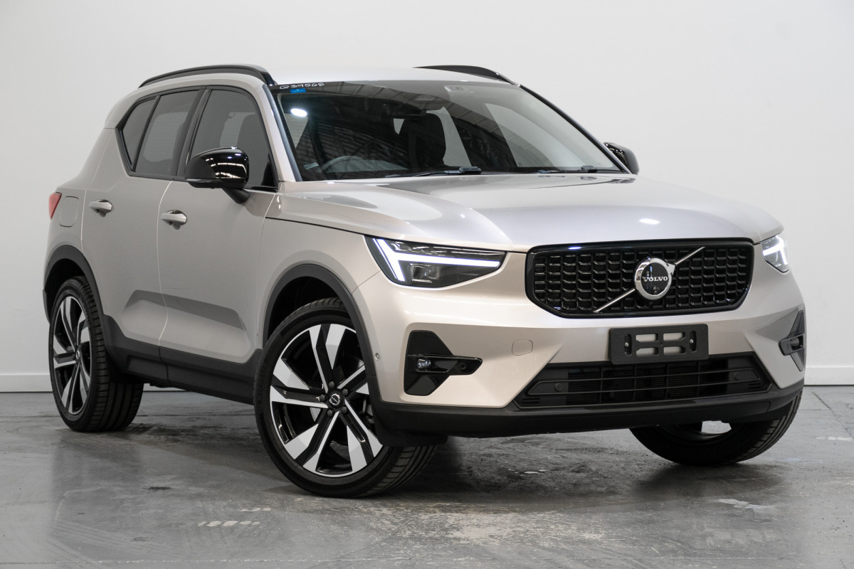 2024 Volvo XC40 XZ Ultimate B4 Dark SUV