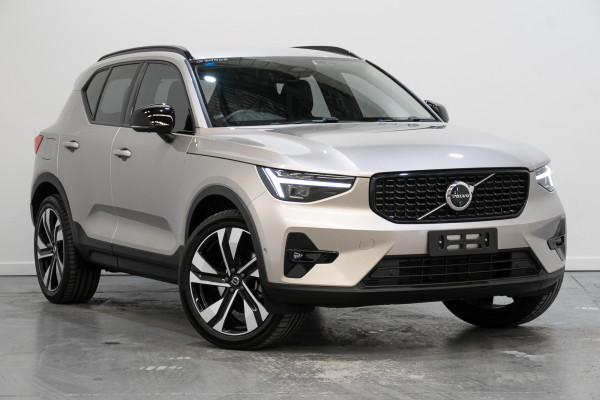 2024 Volvo XC40 XZ Ultimate B4 Dark SUV