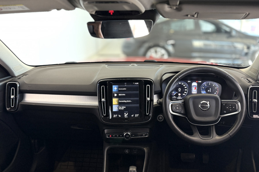 2021 Volvo XC40 XZ T4 Momentum SUV Image 14