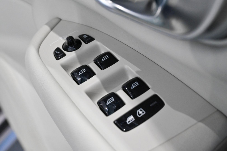 2026 Volvo XC90 L Series Ultra B5 Dark SUV Image 20
