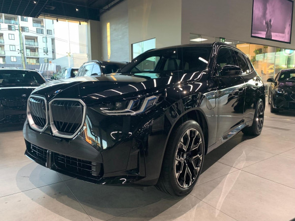 2025 BMW X3 G45 30e xDrive SUV image 7