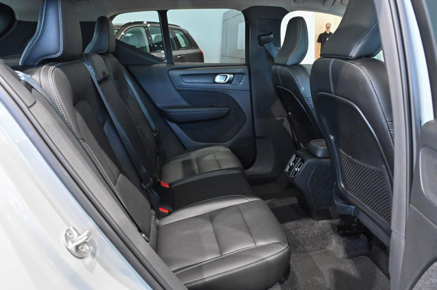 2025 MY26 Volvo XC40 XZ Ultra B4 Bright SUV Image 7