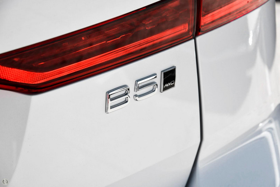 2026 Volvo XC60 UZ Ultra B5 Dark SUV Image 12