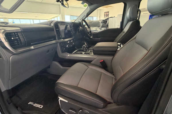 2024 Ford F-150  Lariat Dual Cab Image 19