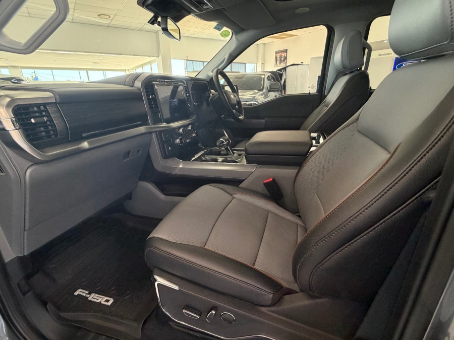 2024 Ford F-150  Lariat Dual Cab Image 19