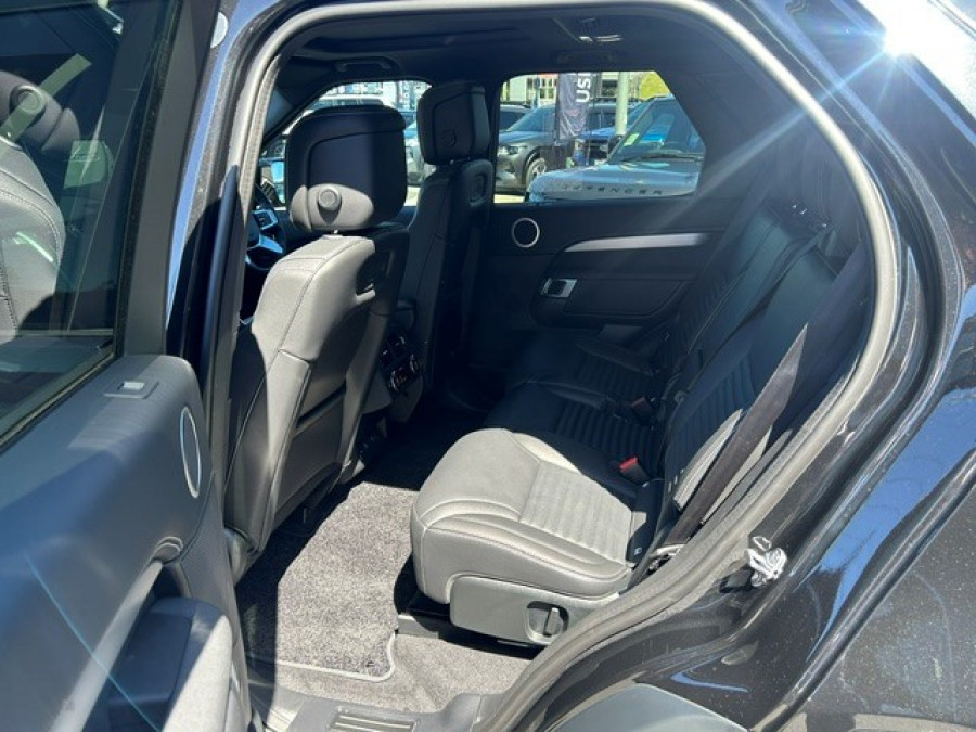 2026 Land Rover Discovery Series 5 D350 Gemini SUV Image 24
