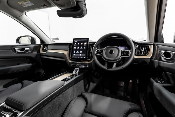 2026 Volvo XC60 UZ B5 Ultra Dark 2.0P, Mild Hybrid SUV Image 11