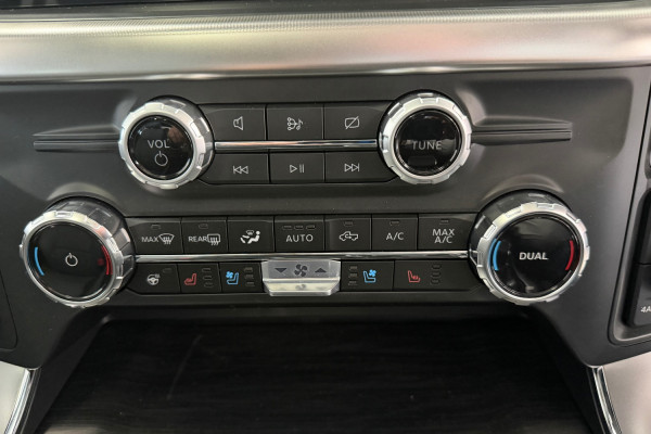 2024 Ford F-150  Lariat Dual Cab Image 30