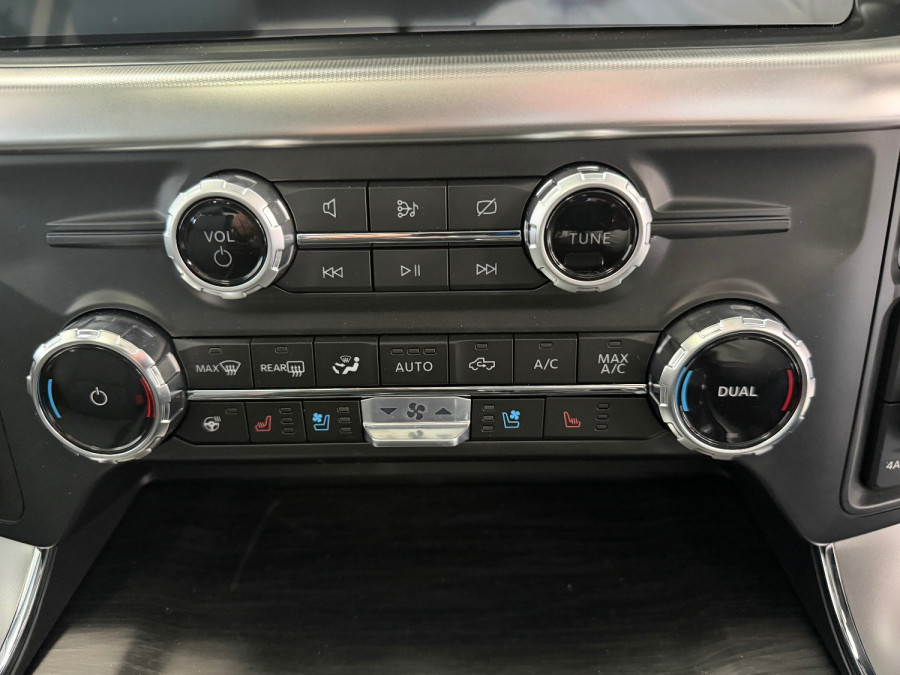 2024 Ford F-150  Lariat Dual Cab Image 30