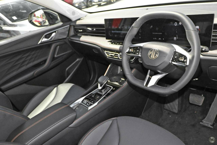 2024 MY24.5 MG HS AS33 Essence SUV Image 6