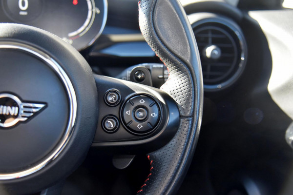 2020 MINI Cooper F56 LCI S Classic Hatch Image 6