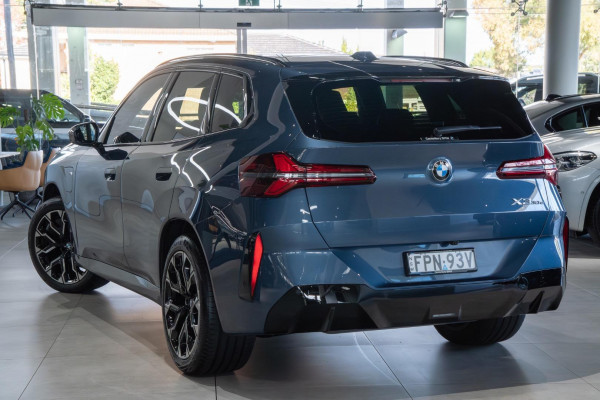 2025 BMW X3 G45 30e xDrive SUV image 2