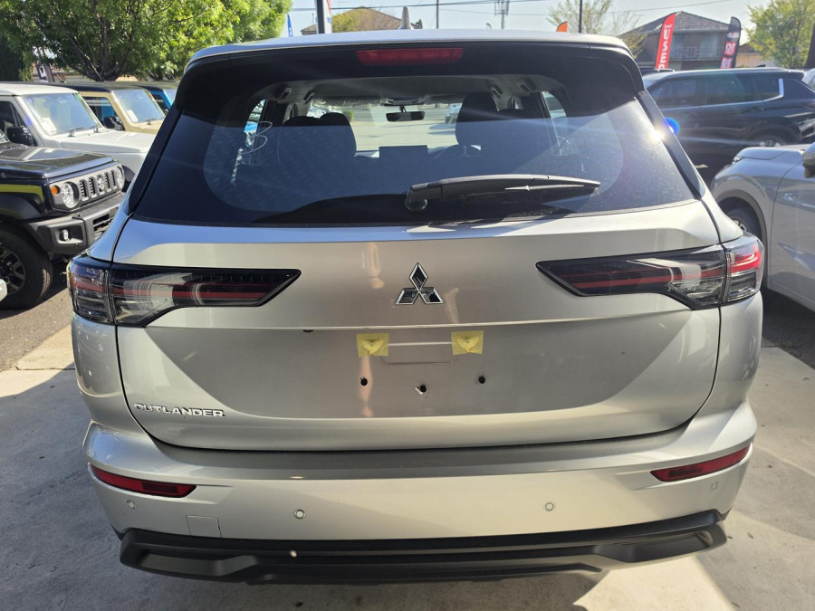 2026 Mitsubishi Outlander ZM ES SUV Image 4