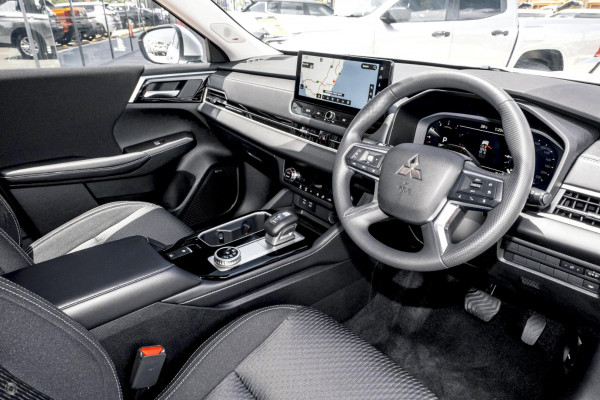 2025 Mitsubishi Outlander ZM ES SUV Image 6