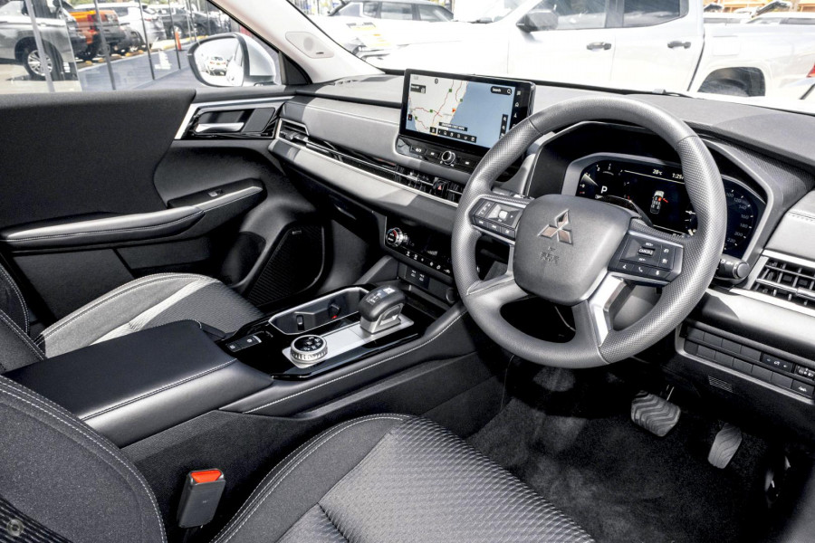 2025 Mitsubishi Outlander ZM ES SUV Image 6