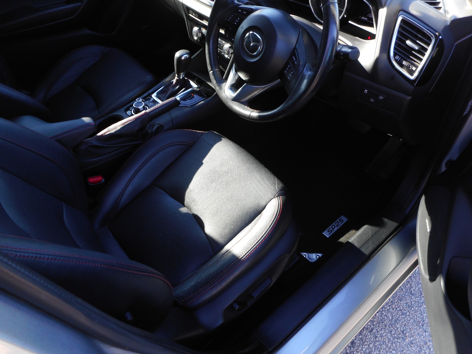 2015 Mazda 3 Hatchback Image 10