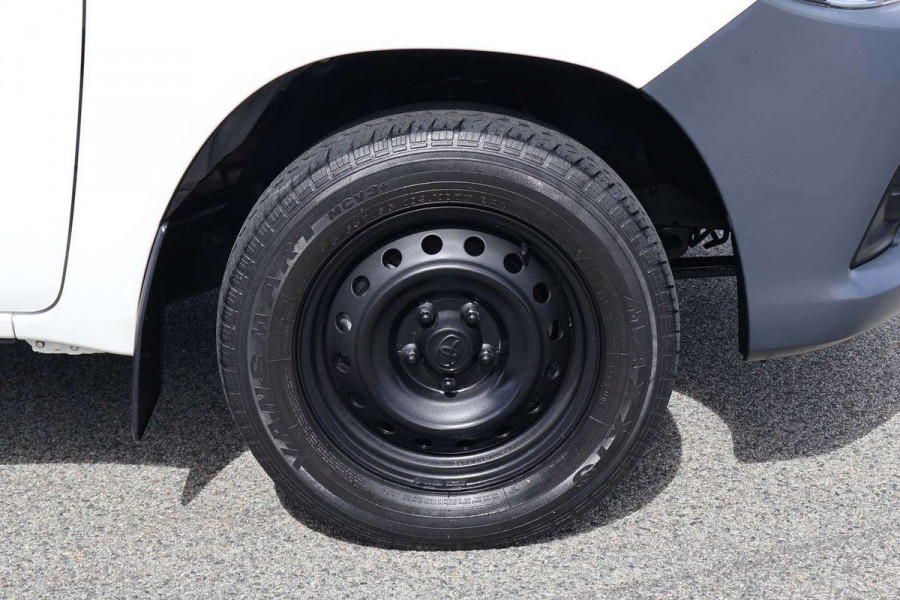 2018 Toyota HiLux TGN WorkMate Single Cab Chassis Image 18