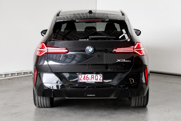 2025 BMW X3 G45 30e xDrive SUV image 5
