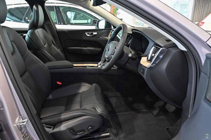 2026 Volvo XC60 UZ Ultra B5 Dark SUV Image 5
