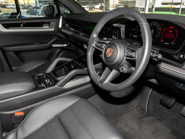2025 Porsche Cayenne E-Hybrid SUV image 7