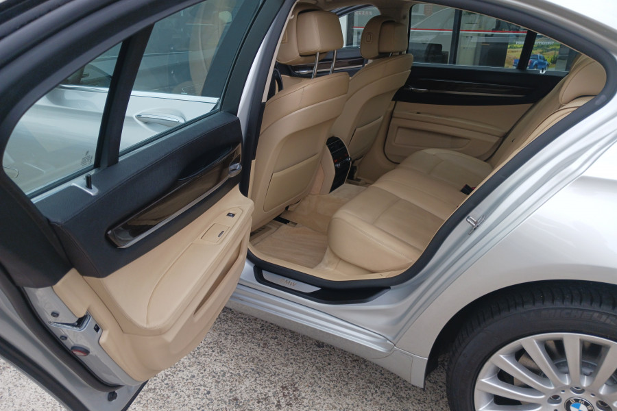 2009 MY10 BMW 7 Series F01 Tw.Turbo 740i Sedan Image 29