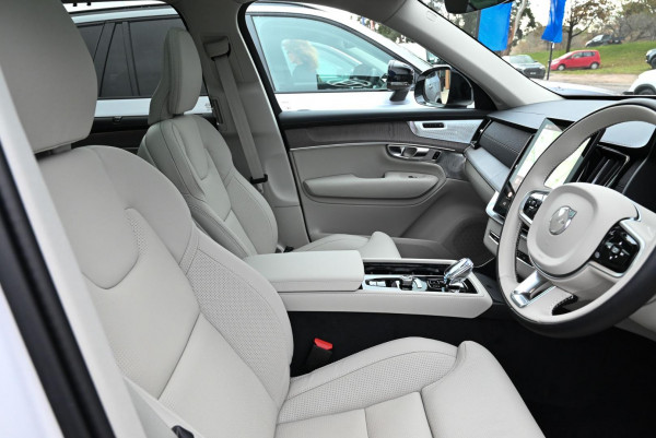 2026 Volvo XC90 L Series Ultra B5 Dark SUV image 6