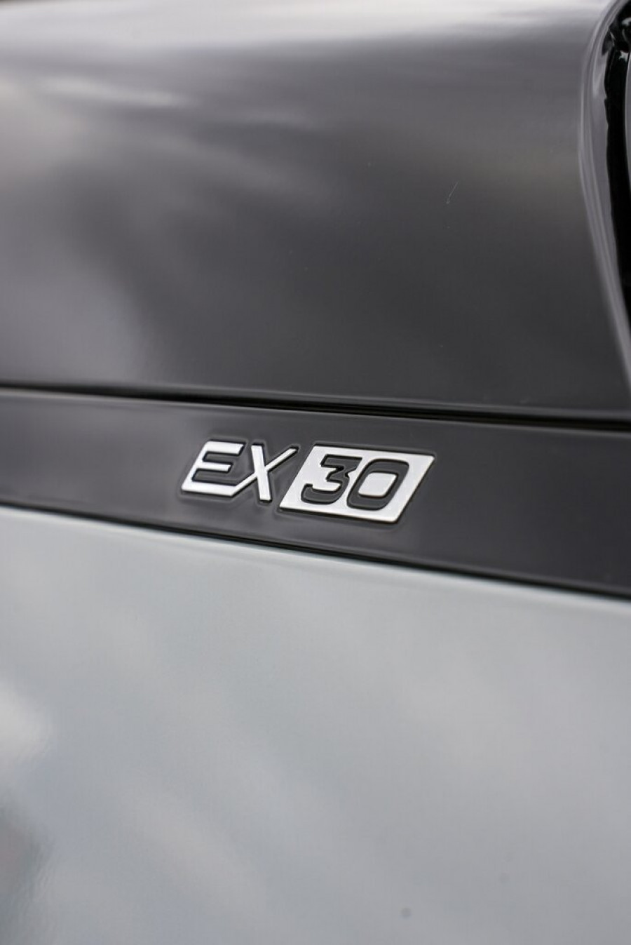 2024 MY25 Volvo EX30  Single Motor Extended Range Ultra SUV Image 13