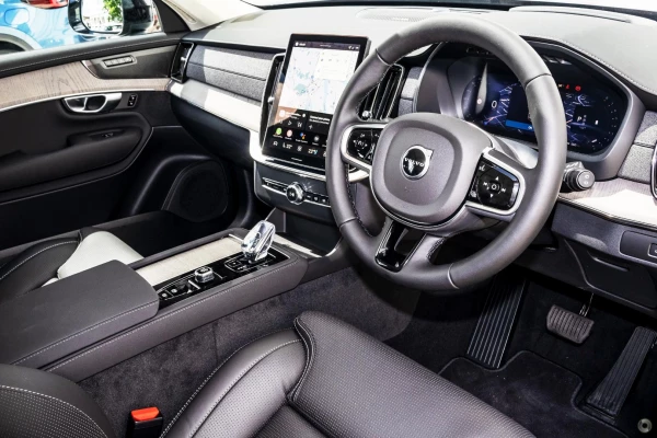 2025 MY26 Volvo XC90 L Series Ultra B5 Dark SUV Image 6