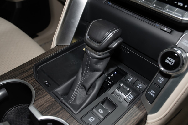 2023 Toyota LandCruiser Sahara SUV image 21