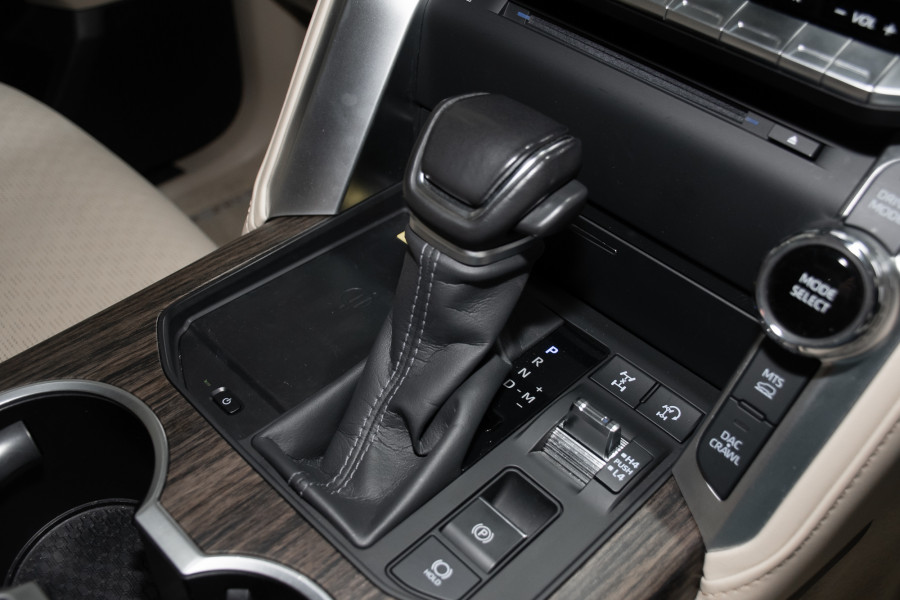 2023 Toyota LandCruiser Sahara SUV Image 21