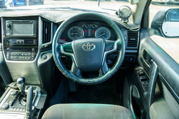 2016 Toyota LandCruiser VDJ200R GXL SUV Image 10