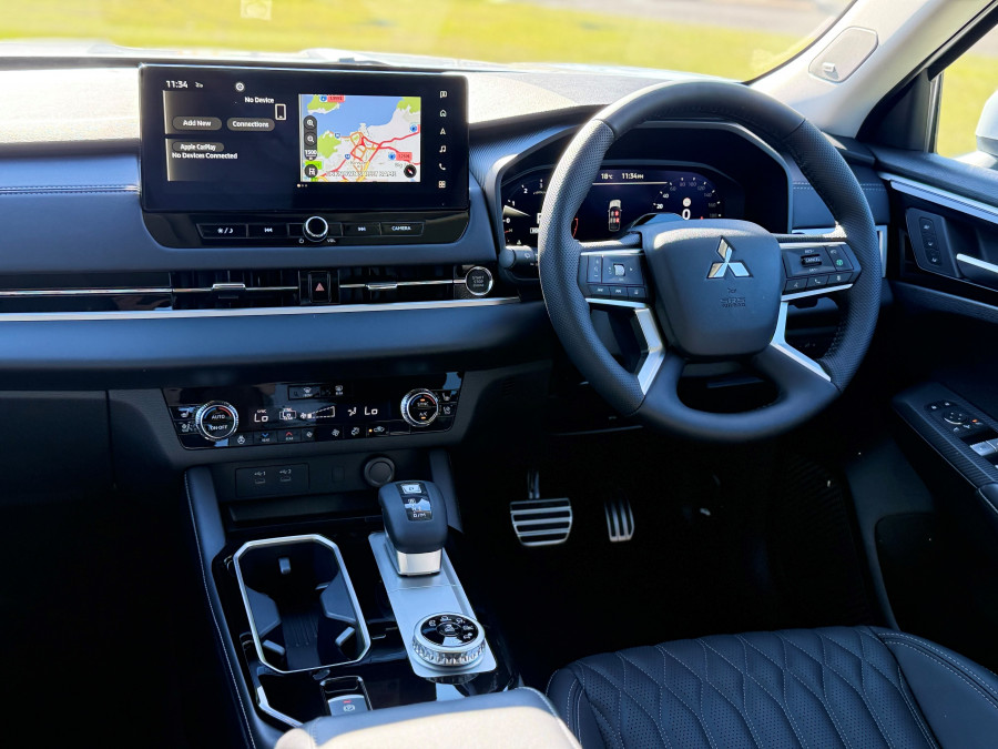 2025 Mitsubishi Outlander ZM Exceed SUV Image 12