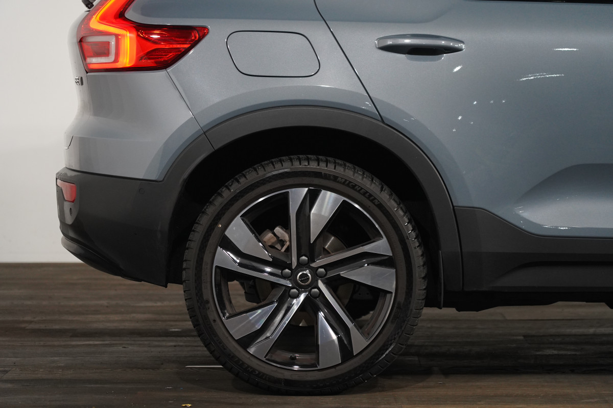 2022 Volvo Xc40 Ultimate B5 Dark Mhev SUV Image 6