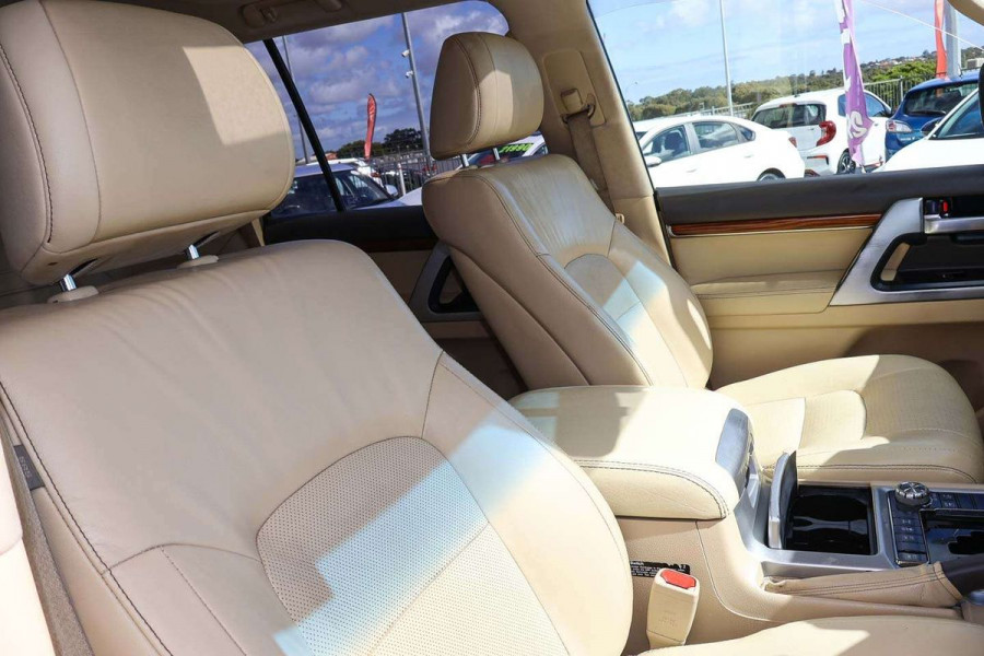 2016 Toyota LandCruiser VDJ200R VX SUV Image 13