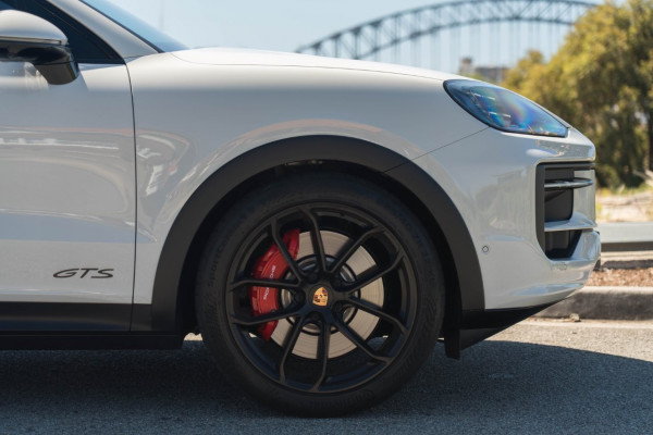 2024 Porsche Cayenne GTS Coupe Image 9