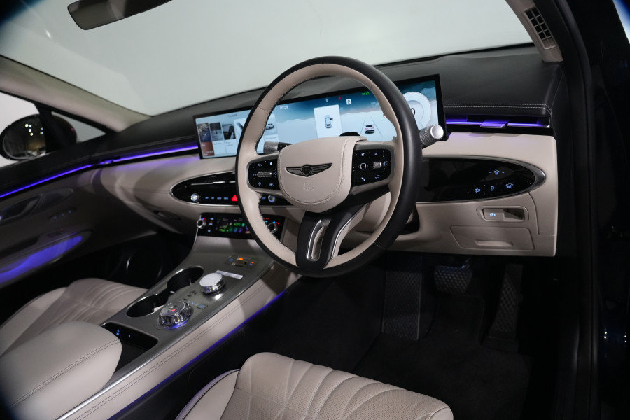 2024 Genesis GV70 2.5T SIGNATURE SUV Image 11