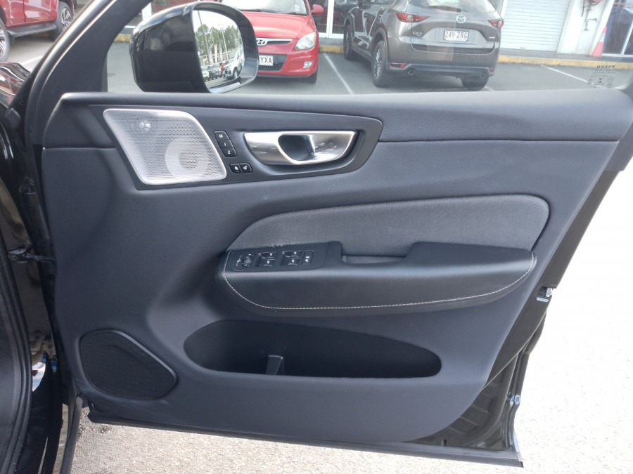 2021 MY22 Volvo XC60 UZ B6 R-Design SUV Image 24