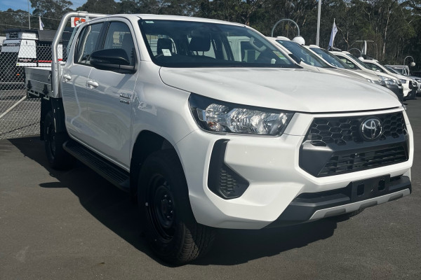 2025 Toyota HiLux GUN126R SR 4x4 Cab Chassis Image 5
