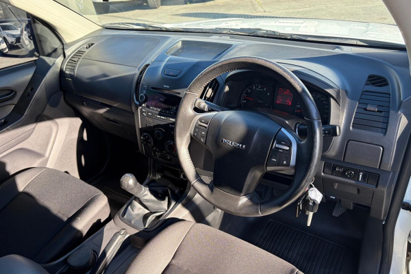 2015 Isuzu D-MAX  SX Cab Chassis Image 30