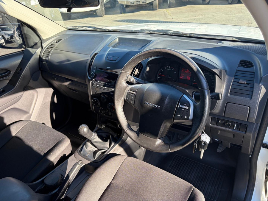 2015 Isuzu D-MAX  SX Cab Chassis Image 30