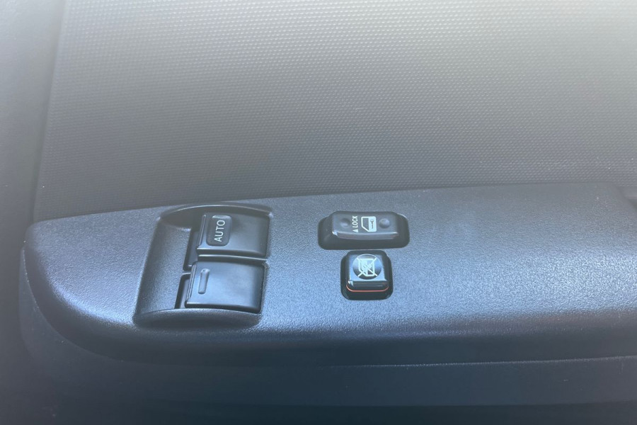 2017 MY19 Toyota HiAce LWB Van LWB Van Image 18