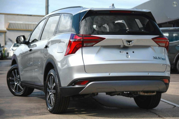 2025 Mahindra XUV700  AX7L SUV Image 5