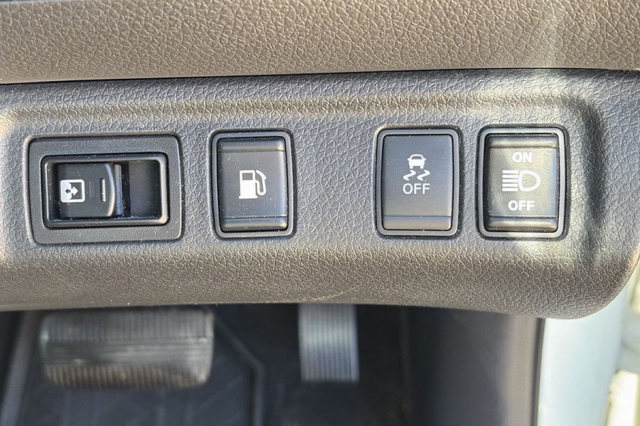 2017 Nissan Navara D23 ST-X Dual Cab Pickup Image 22