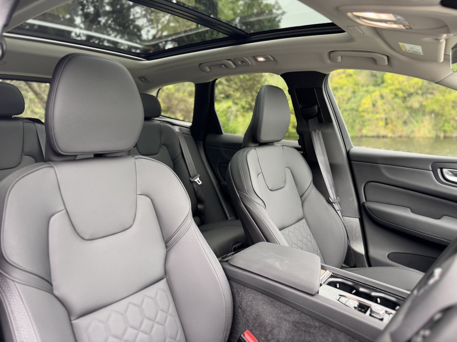2025 Volvo XC60 UZ Ultra B5 Dark SUV Image 8